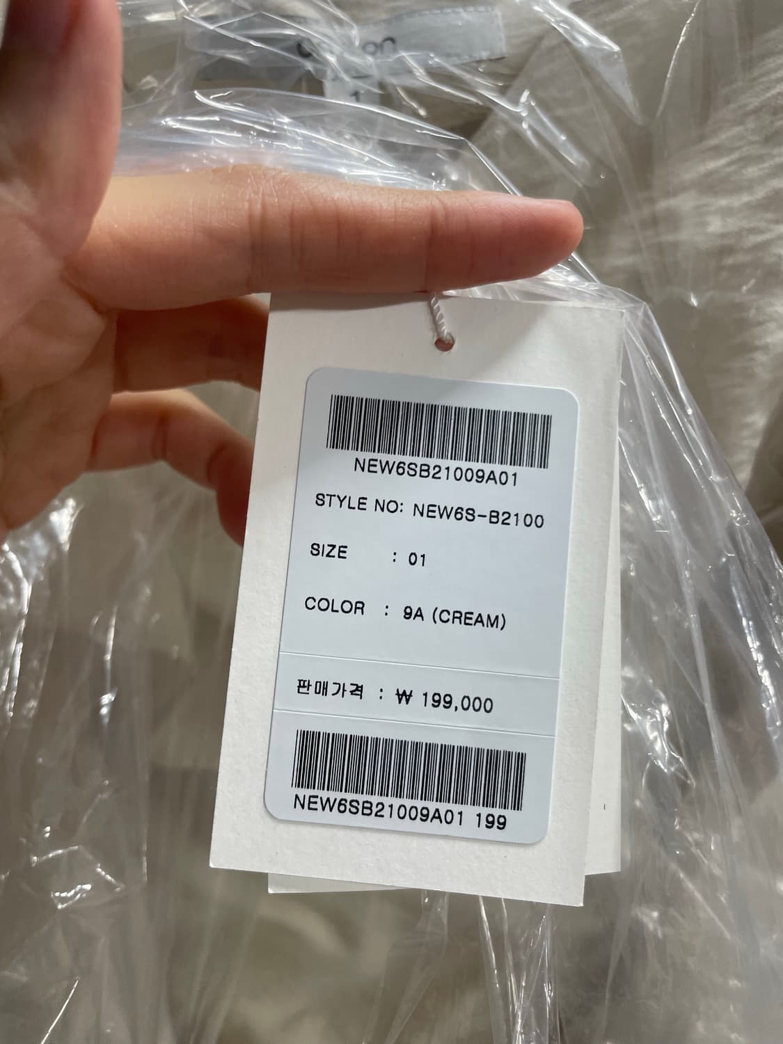 온앤온 드레이프 블라우스 크림s사이즈 상품이미지5