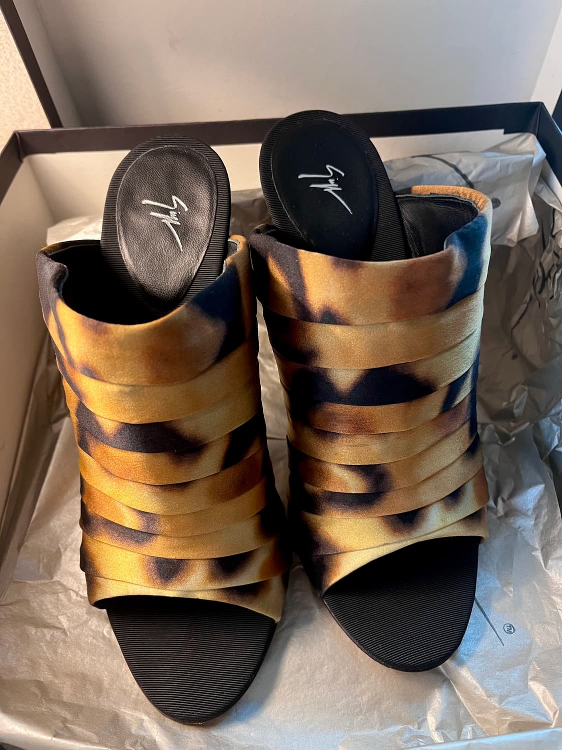 [Giuseppe Zanotti] 레오파드 뮬 하이힐 상품이미지2