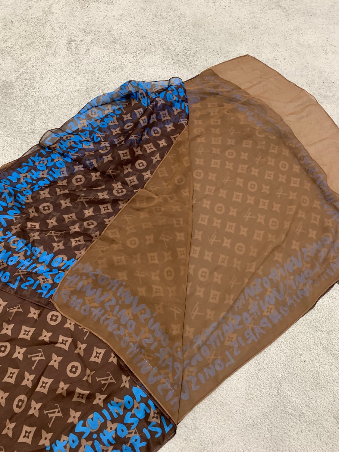 루이비통 브라운 모노그램 실크 스카프 상품이미지3