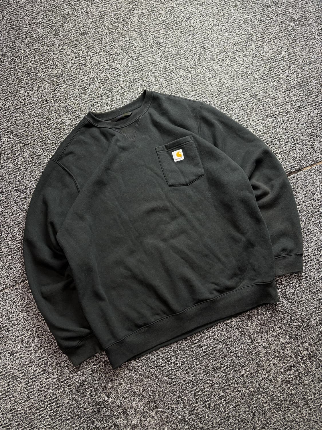 칼하트 해비코튼 크루넥 포켓 스웻 셔츠 블랙 2605 상품이미지1