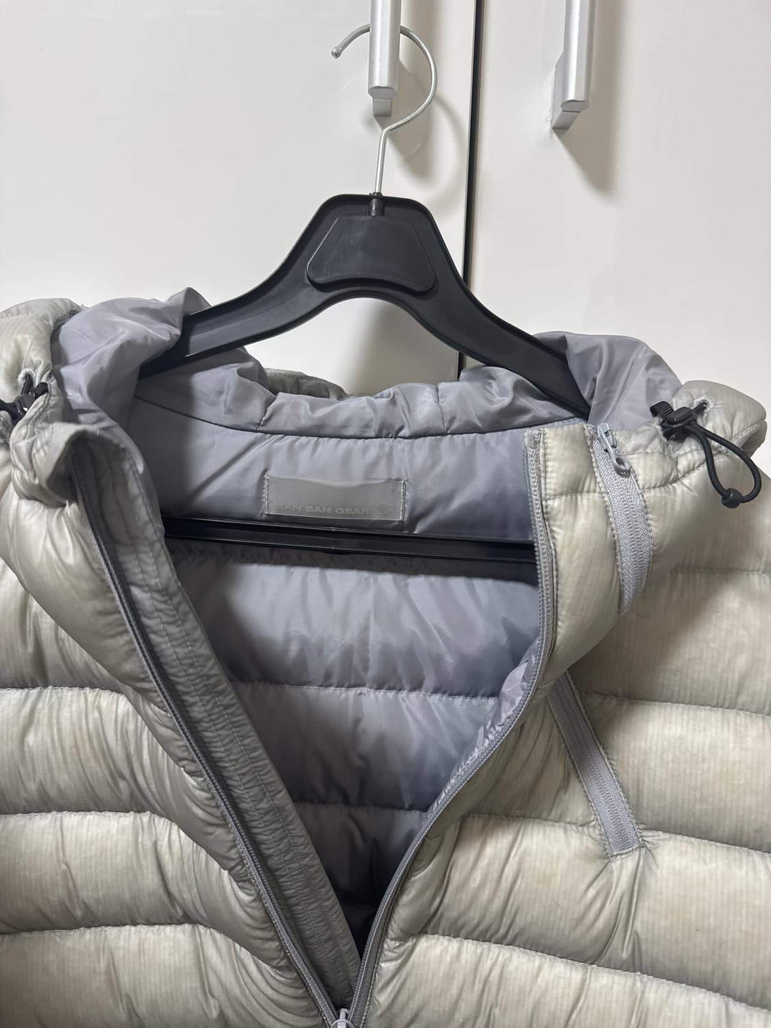 산산기어 서픽스  푸퍼 자켓 그레이 - 24FW 경량패딩 상품이미지3