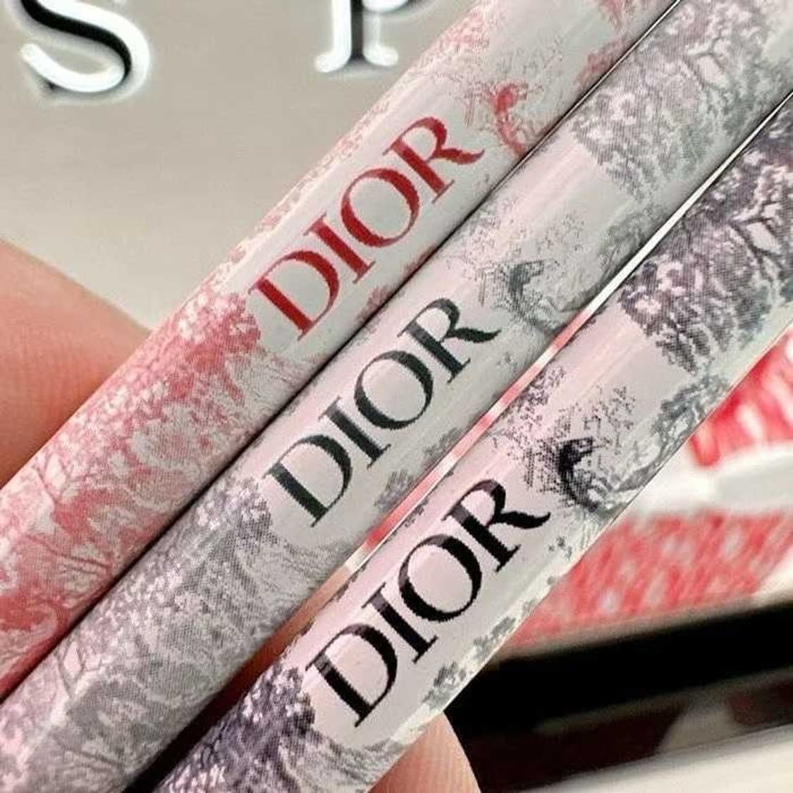 2025 디올뷰티 한정판 메모지&색연필 세트 상품이미지4