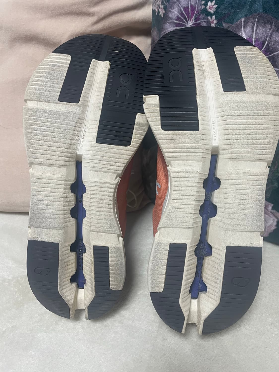 온러닝 클라우드노바 폼 275 상품이미지5