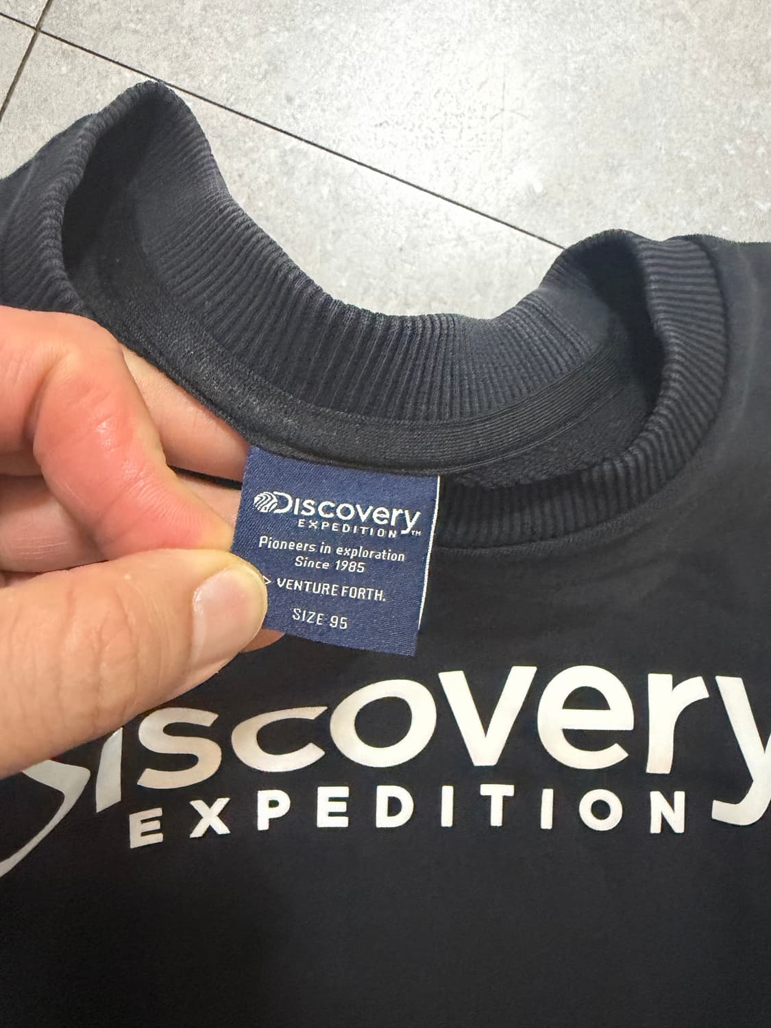 디스커버리 블랙컬러 빈티지 스웻셔츠  95size  상품이미지3