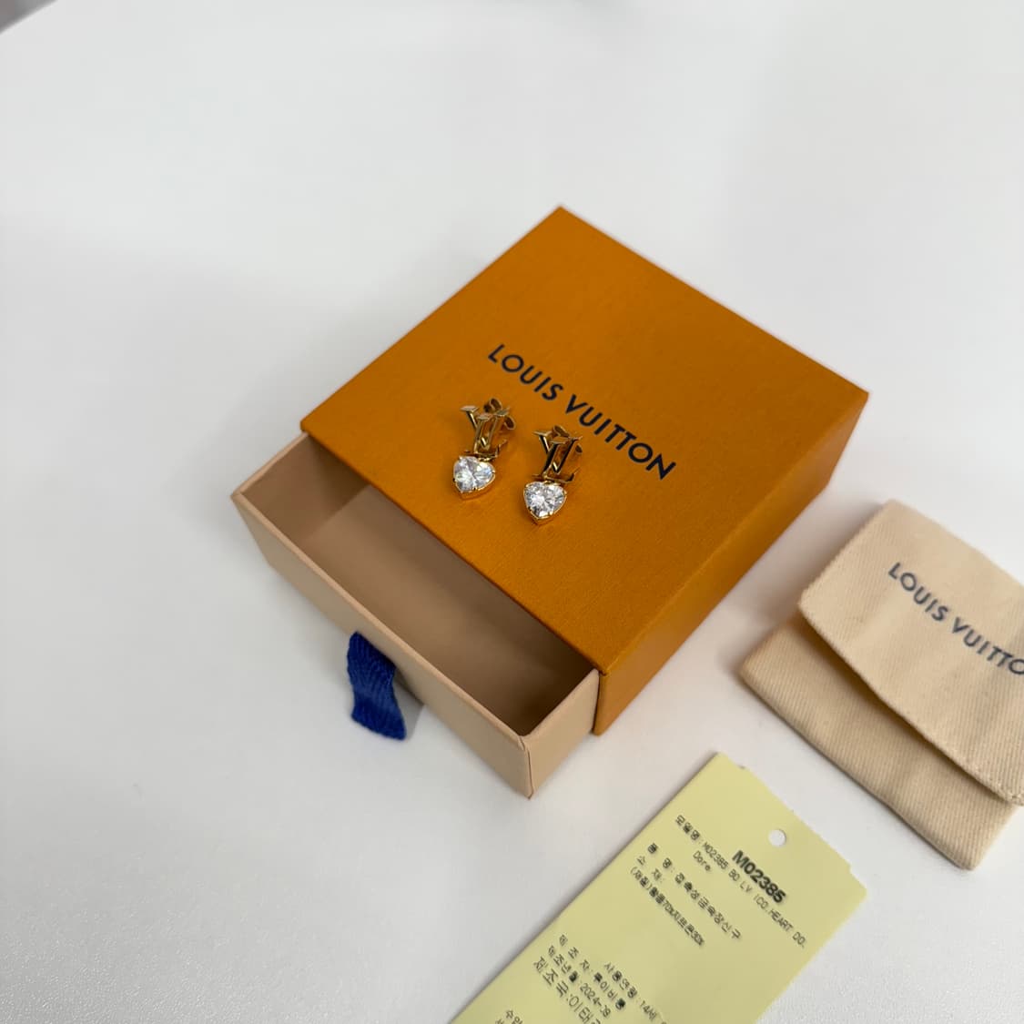 [신상] 루이비통 아이코닉 하트 귀걸이 골드 상품이미지2