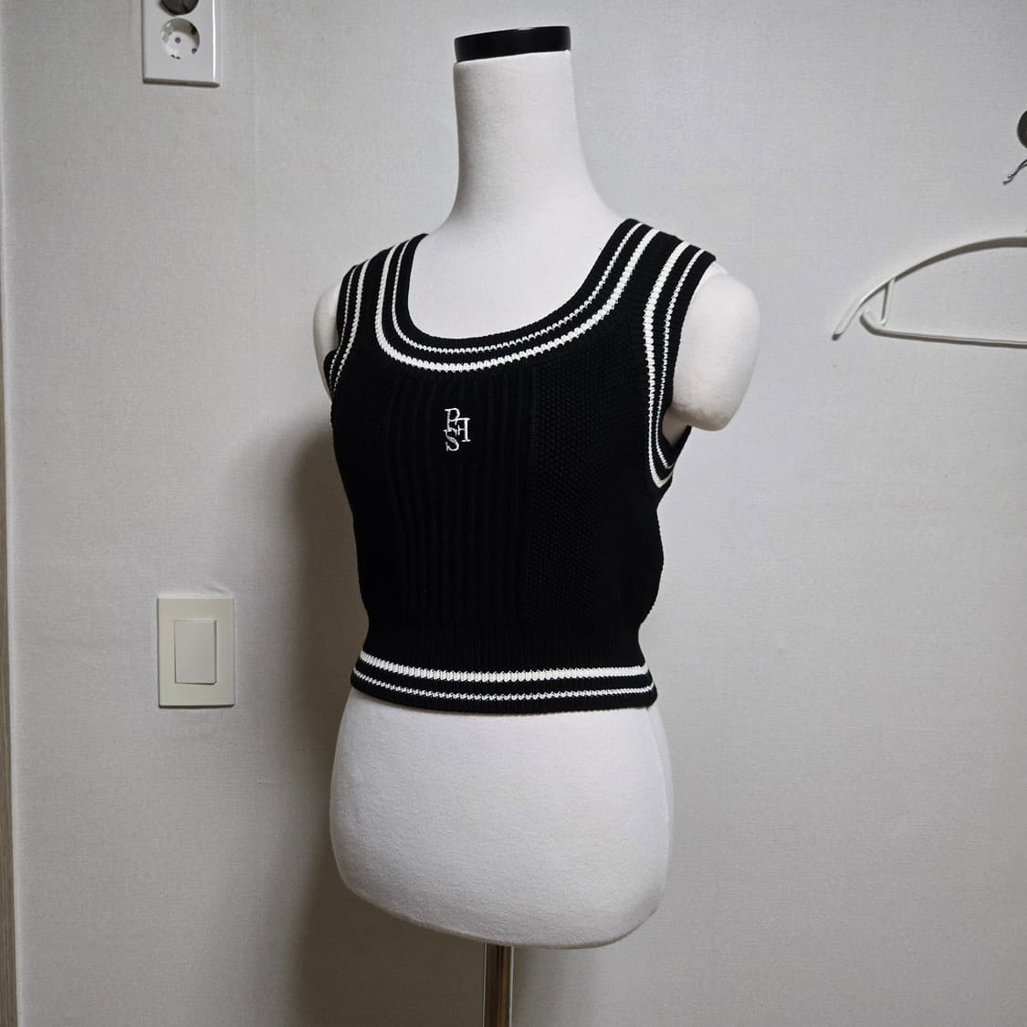 잇미샤 2022 슬리브리스 탑  상품이미지1