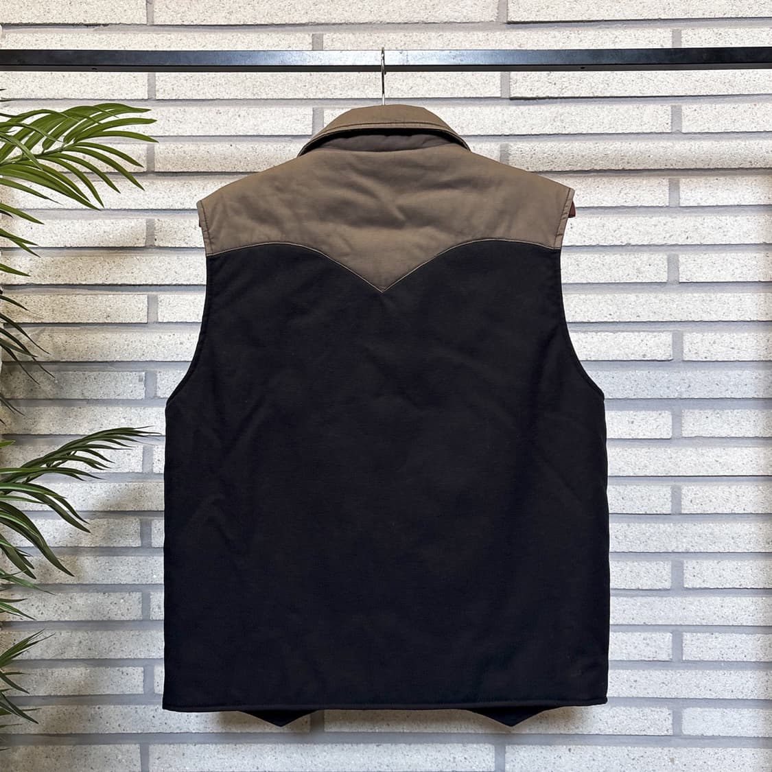 리바이스 웨스턴 패딩 베스트 요크컷 디테일 블랙/브라운 상품이미지3