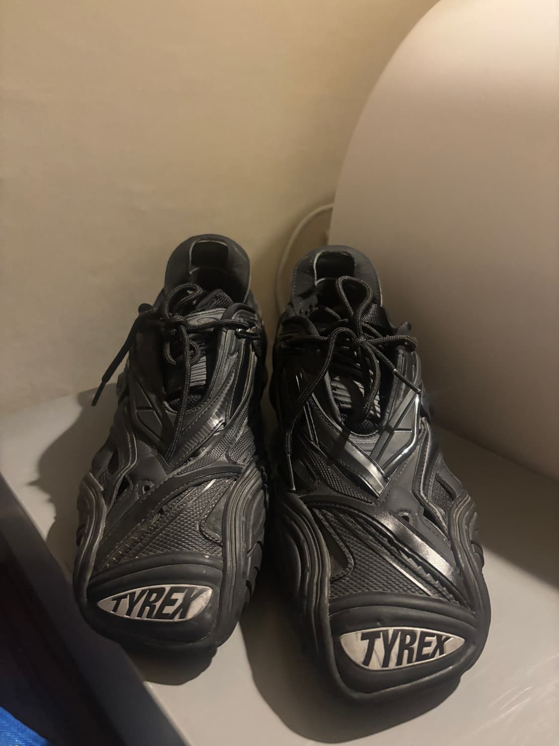 발렌시아가 타이렉스 상품이미지1