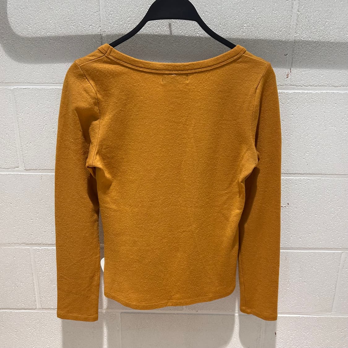 Burberry Mustard Wool T-Shirts 상품이미지6