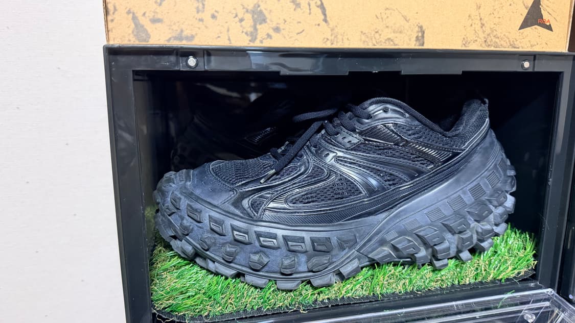 발렌시아가 디펜더 42 상품이미지4