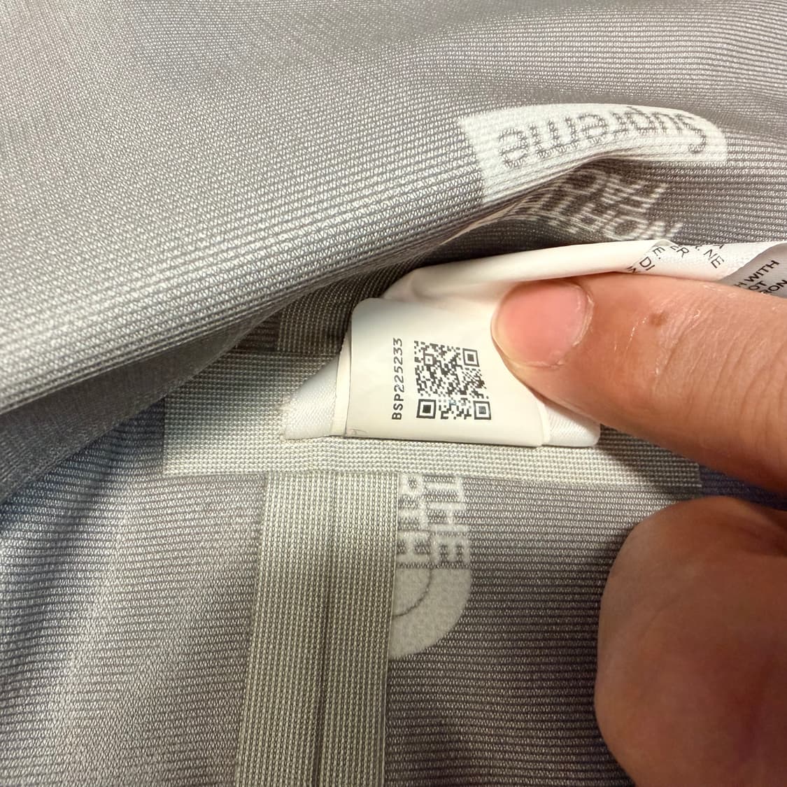 [L] 슈프림x노스페이스 타임스퀘어 테이프드 심 쉘 자켓 상품이미지6