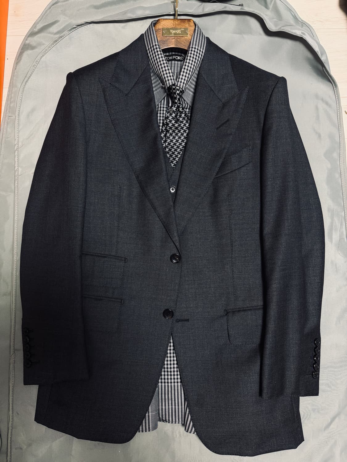 (명작,강추👍)톰포드 윈저 3피스 수트 챠콜 다크 그레이 정장 상품이미지3