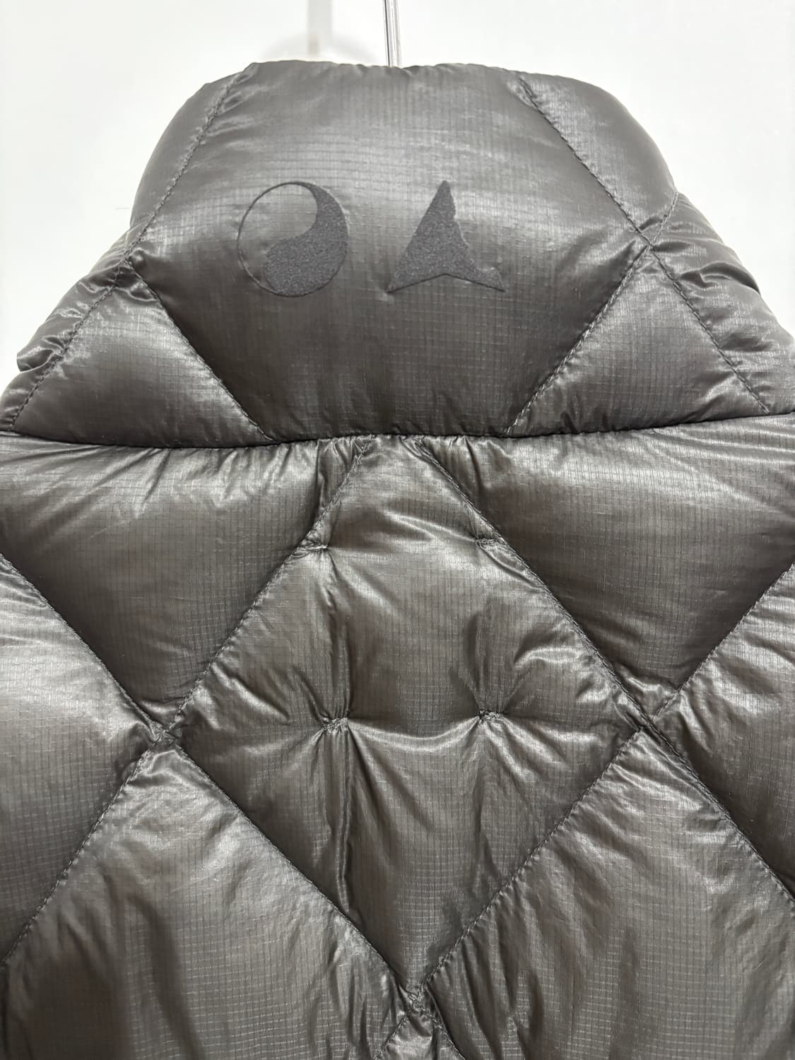 로아 X 아워레가시 / 누나800 필파워 후드 다운자켓 슬레이트 / S 상품이미지5