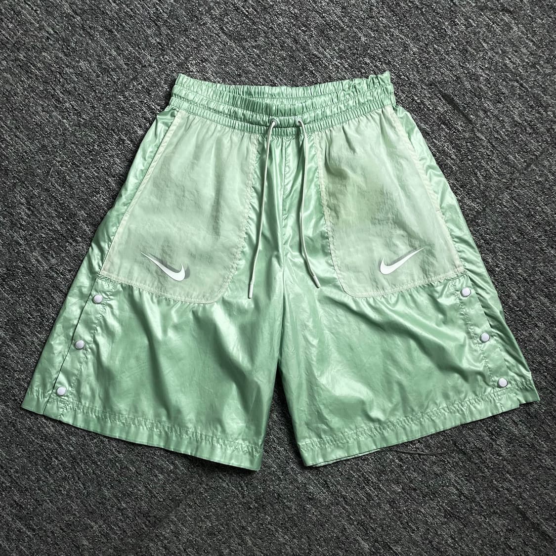 나이키 우먼스 더블 스우시 나일론 버뮤다 팬츠y 2469 상품이미지2