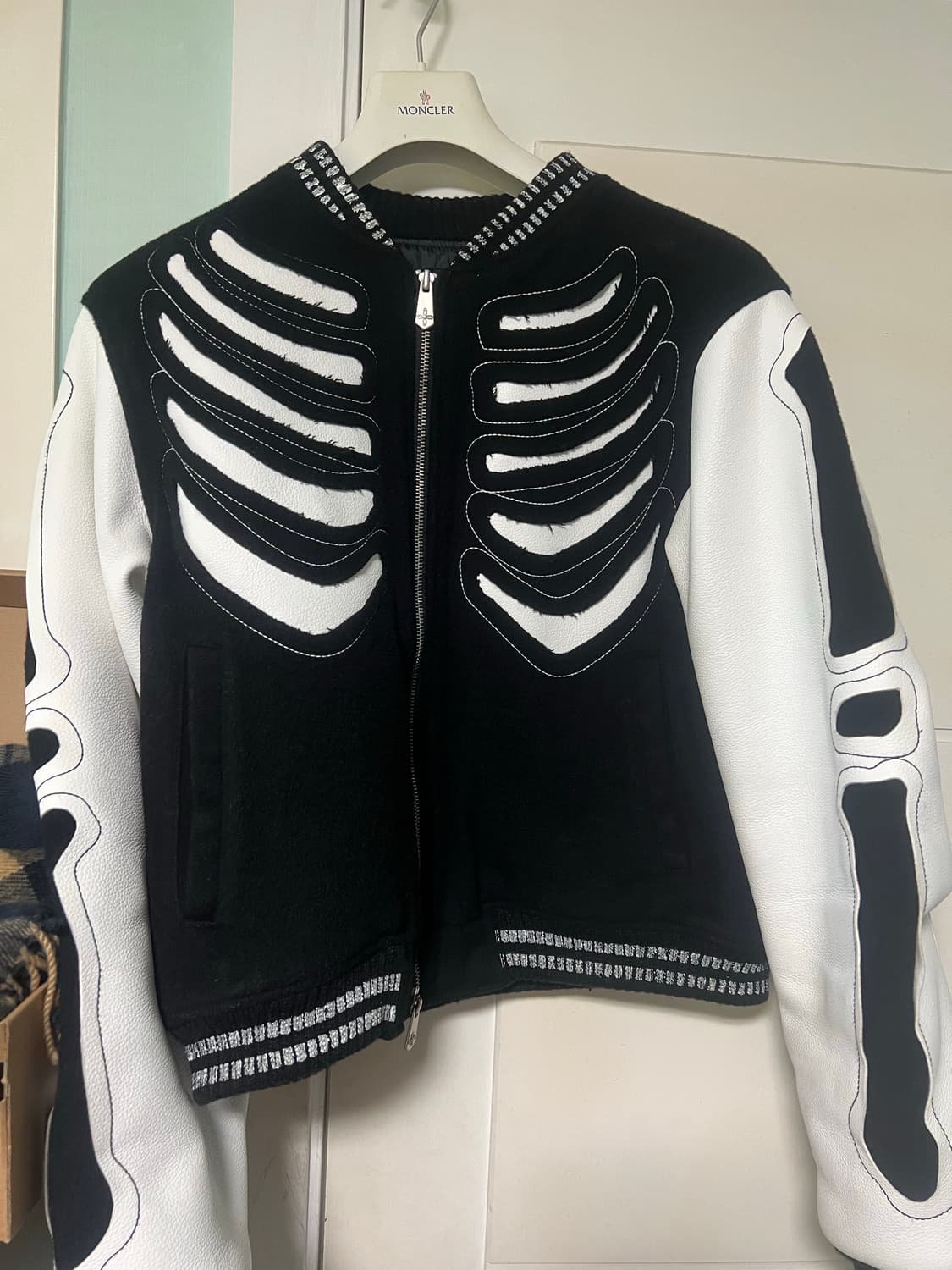 써저리 바시티 상품이미지1