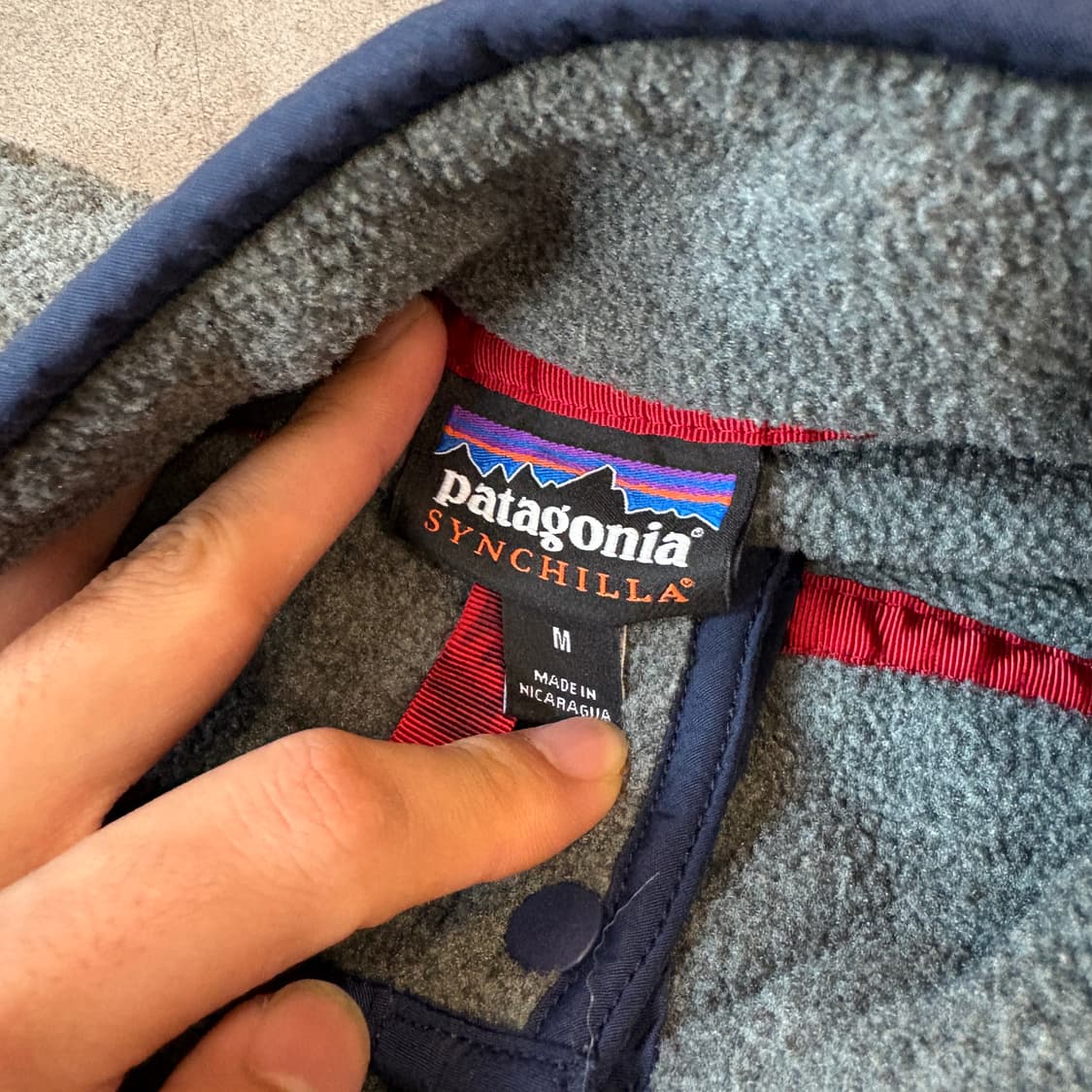 파타고니아 정품 신칠라 그레이 스냅티 상품이미지5