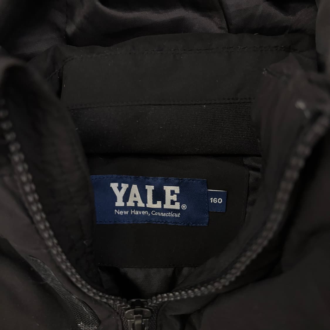 예일 스몰로고 블랙 후드 패딩 상품이미지3