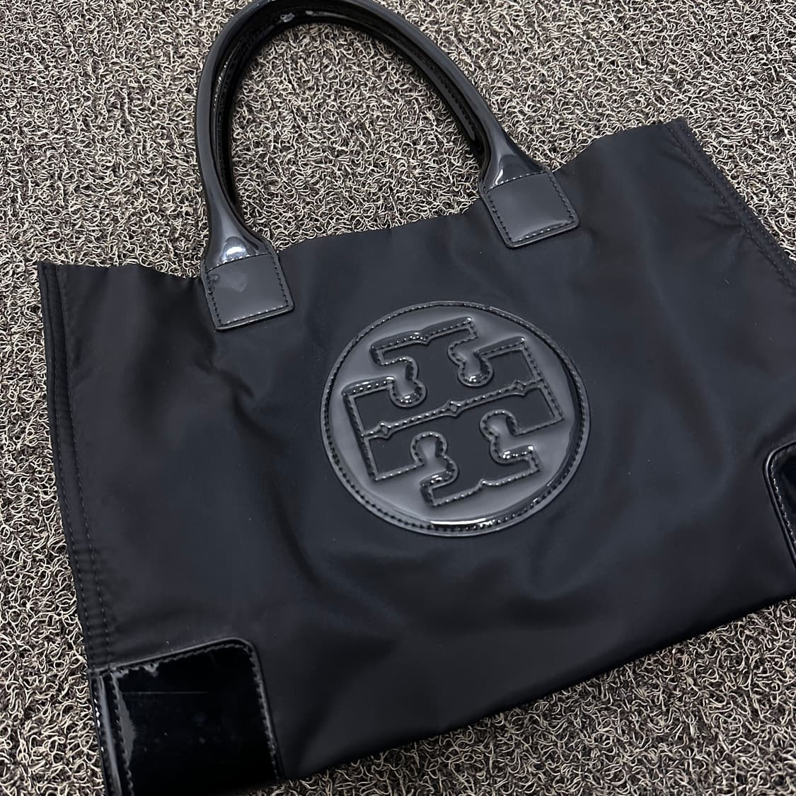 토리버치 엘라 여성 토트백 블랙 상품이미지3