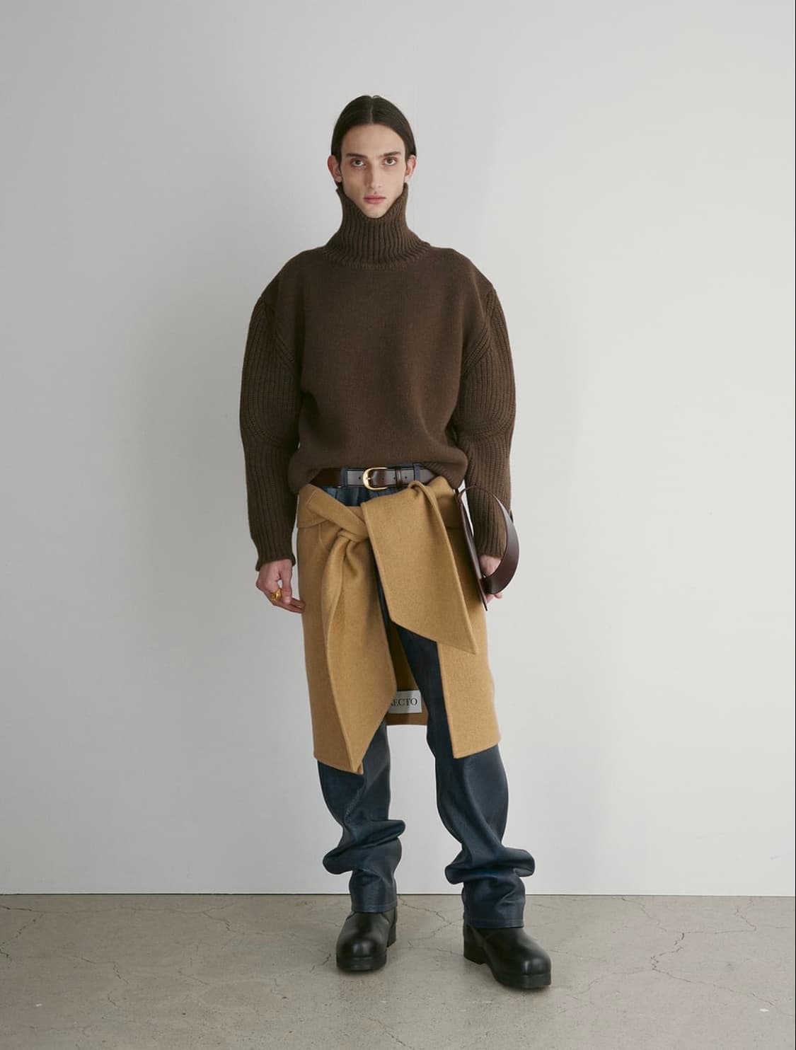 렉토 24F/W 오버핏 터틀넥 스웨터 니트 카키 브라운 상품이미지1