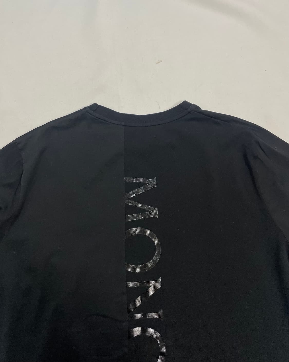 몽클레르 블랙와펜 버티칼 로고 티셔츠  상품이미지6