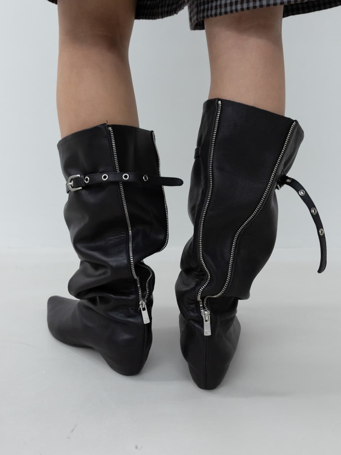 Low Classic Back-Zipped Middle Boots 상품이미지2