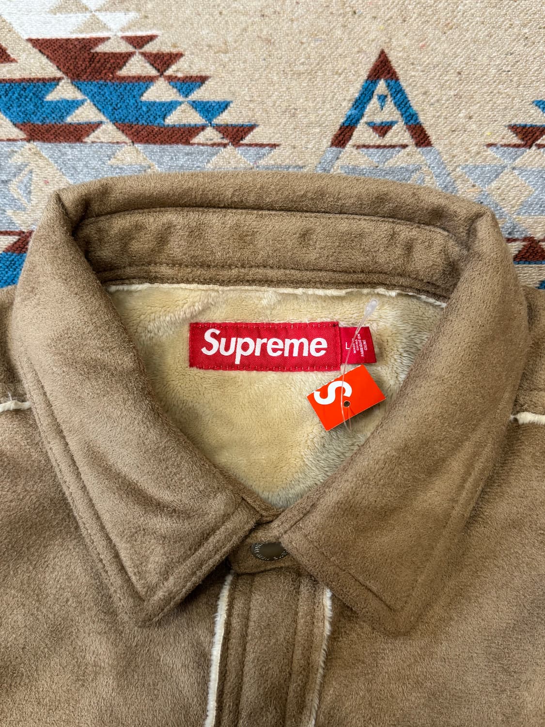 [L] 슈프림 포우 스웨이드 스냅 셔츠 탄 - 25FW 상품이미지2