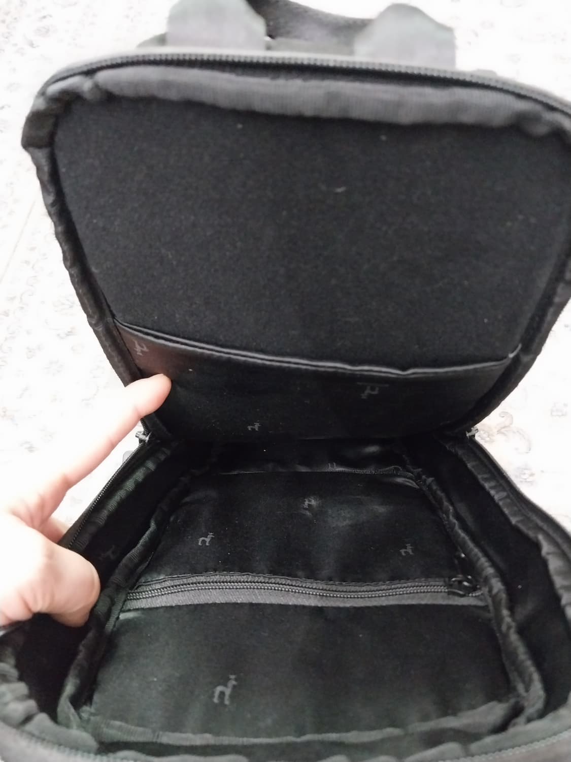 헤지스 블랙 슬링백 상품이미지3