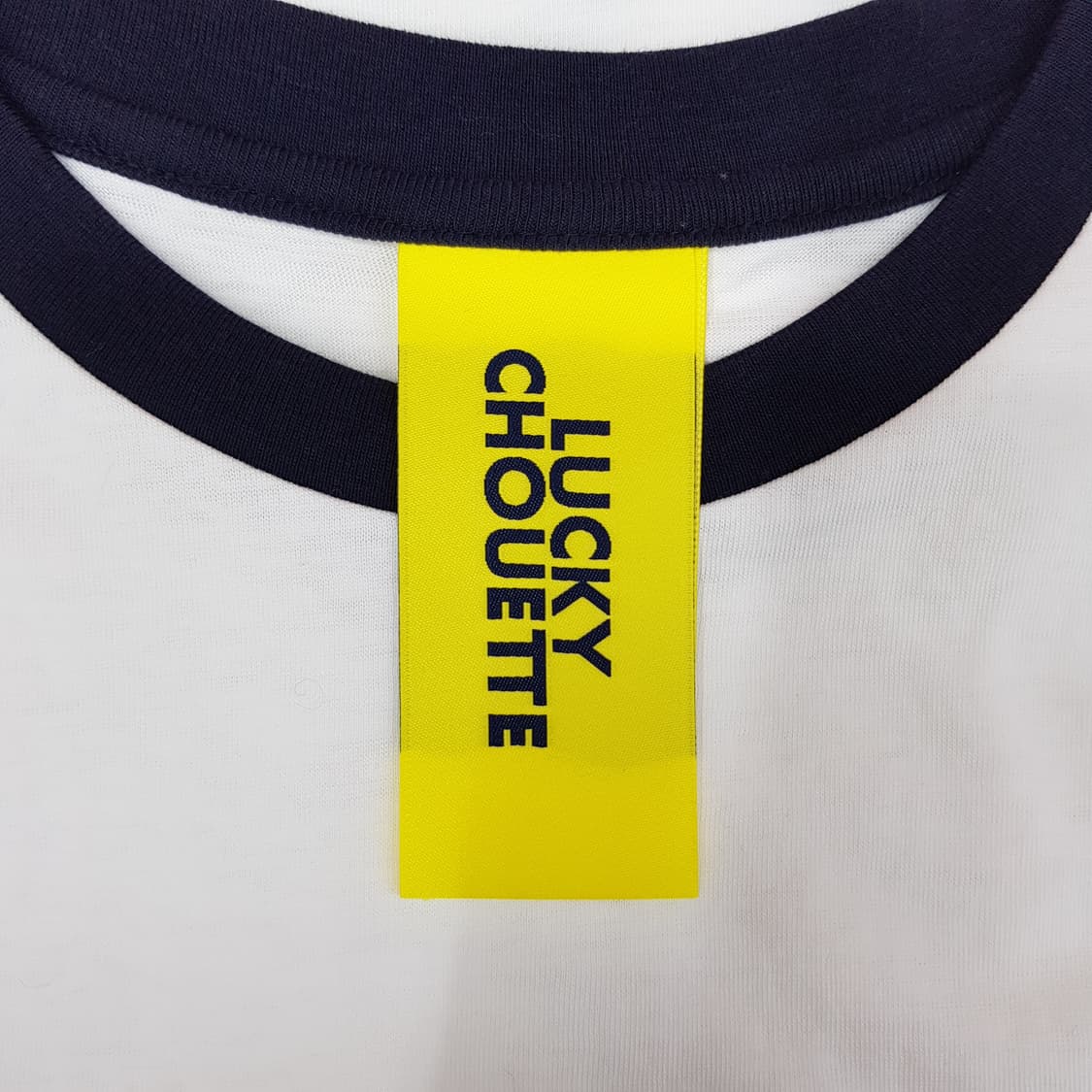 럭키슈에뜨 2025  그래픽 프린트 배색 라운드 티셔츠 36사이즈 상품이미지5