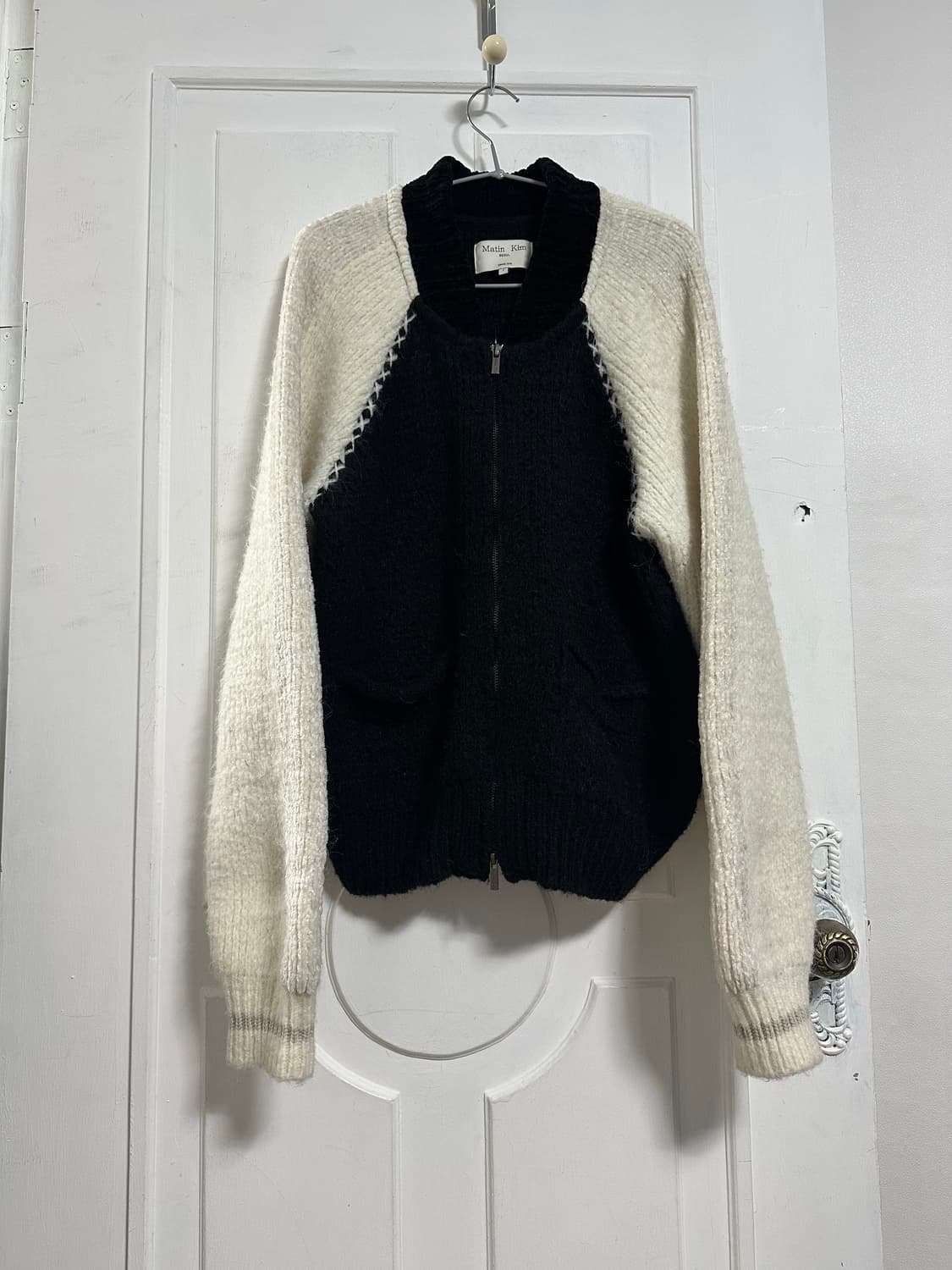 마뗑킴 레글런 백로고 니트 집업 상품이미지1