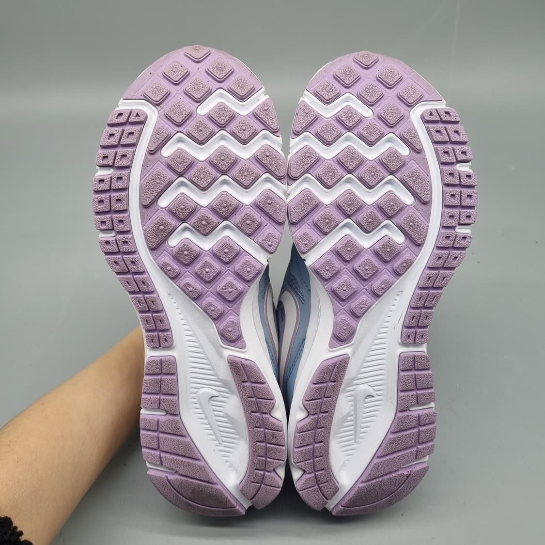 나이키 다운시프터 6 여성운동화235 상품이미지3