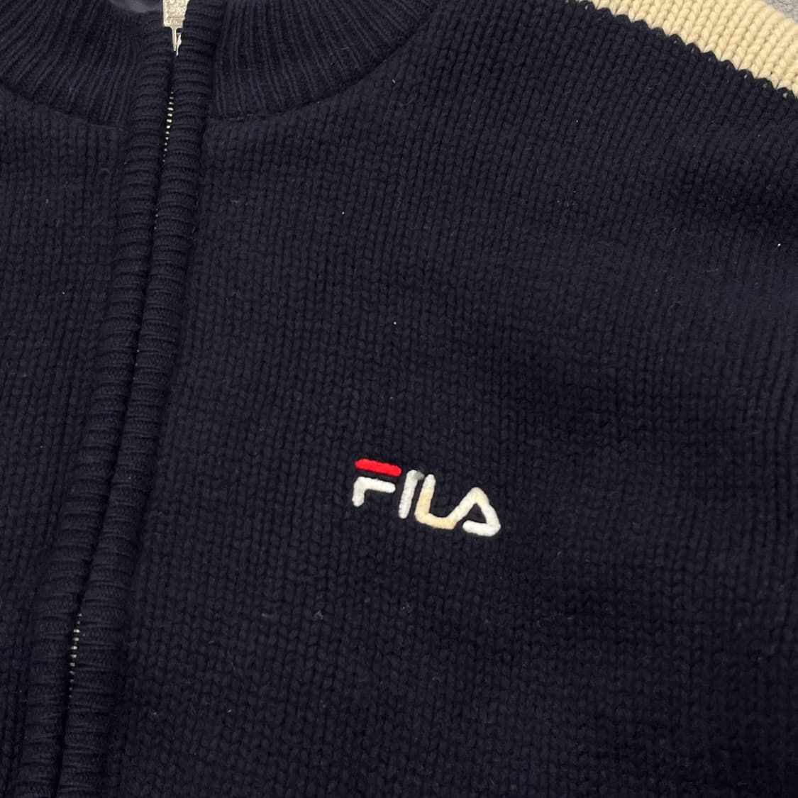 100 필라 네이비 니트집업 상품이미지3