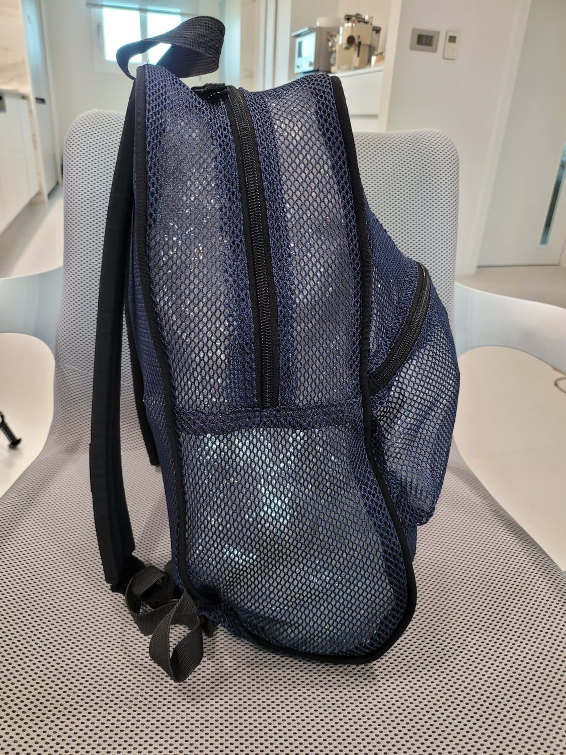 [잔스포츠] 여름의 청량함을 담은, ‘속이 깊은’ 메쉬팩 백팩 (네이비) 상품이미지4