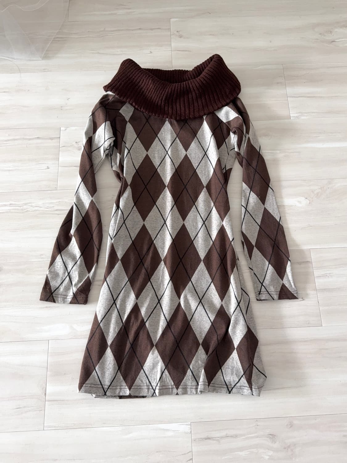 Brown argyle off-shoulder dress  상품이미지1