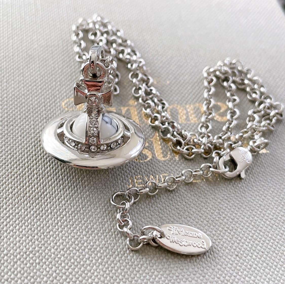 비비안 웨스트우드 아카이브 화이트 대리석 3d orb 팬던트 목걸이 상품이미지1