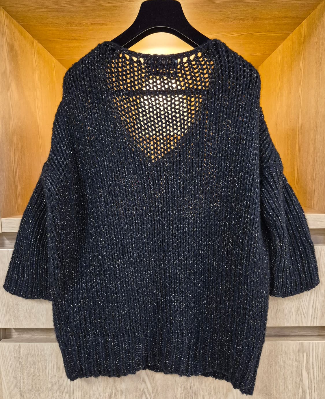 ESSENTIEL ANTWERP 블랙&골드메탈릭 오버핏 V-neck니트  상품이미지2