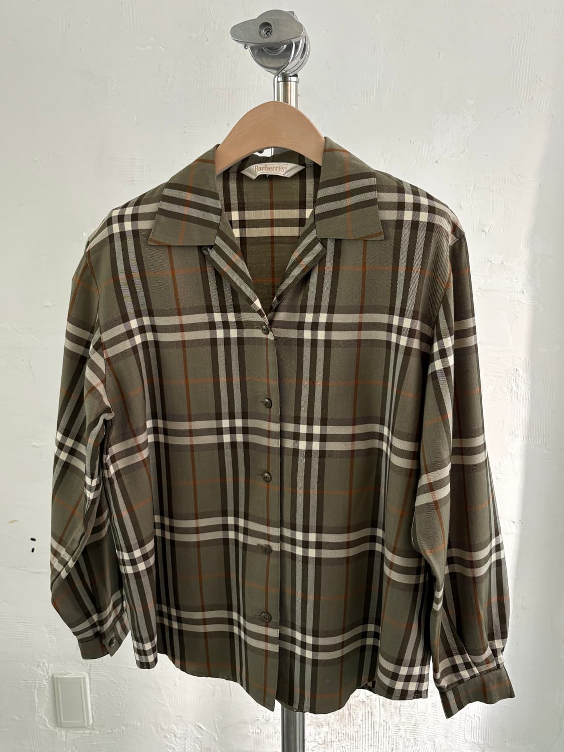 Burberry 버버리 카키 노바체크 카라 셔츠 상품이미지1