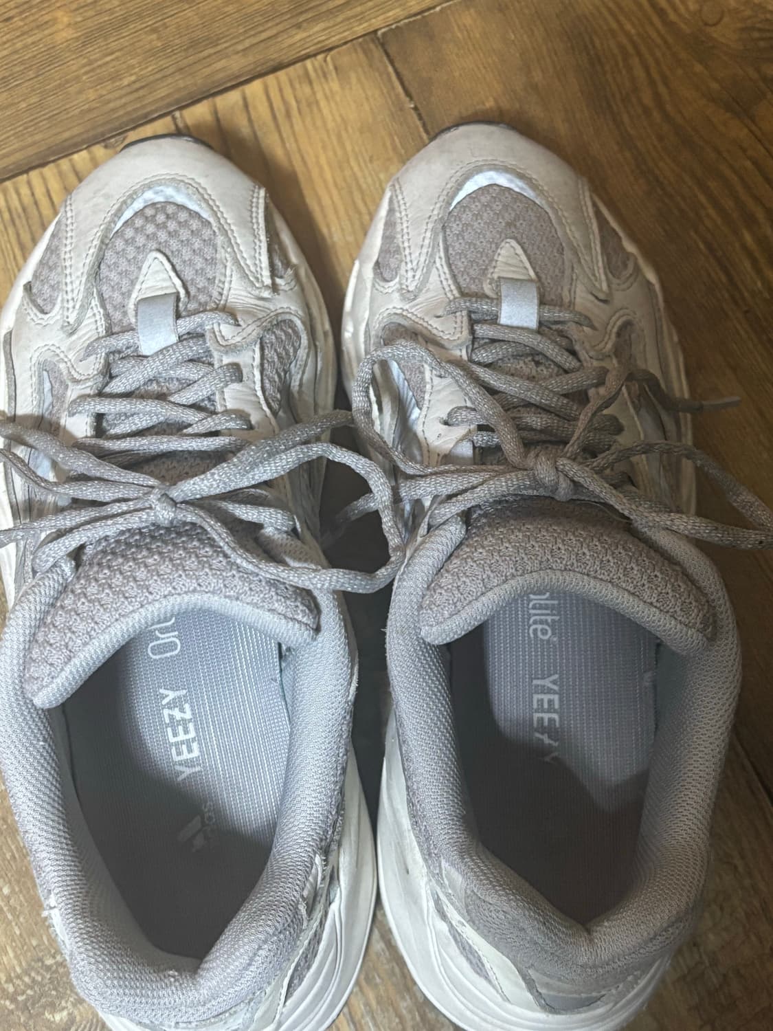 아디다스 이지부스트 700 스태틱 260 상품이미지4