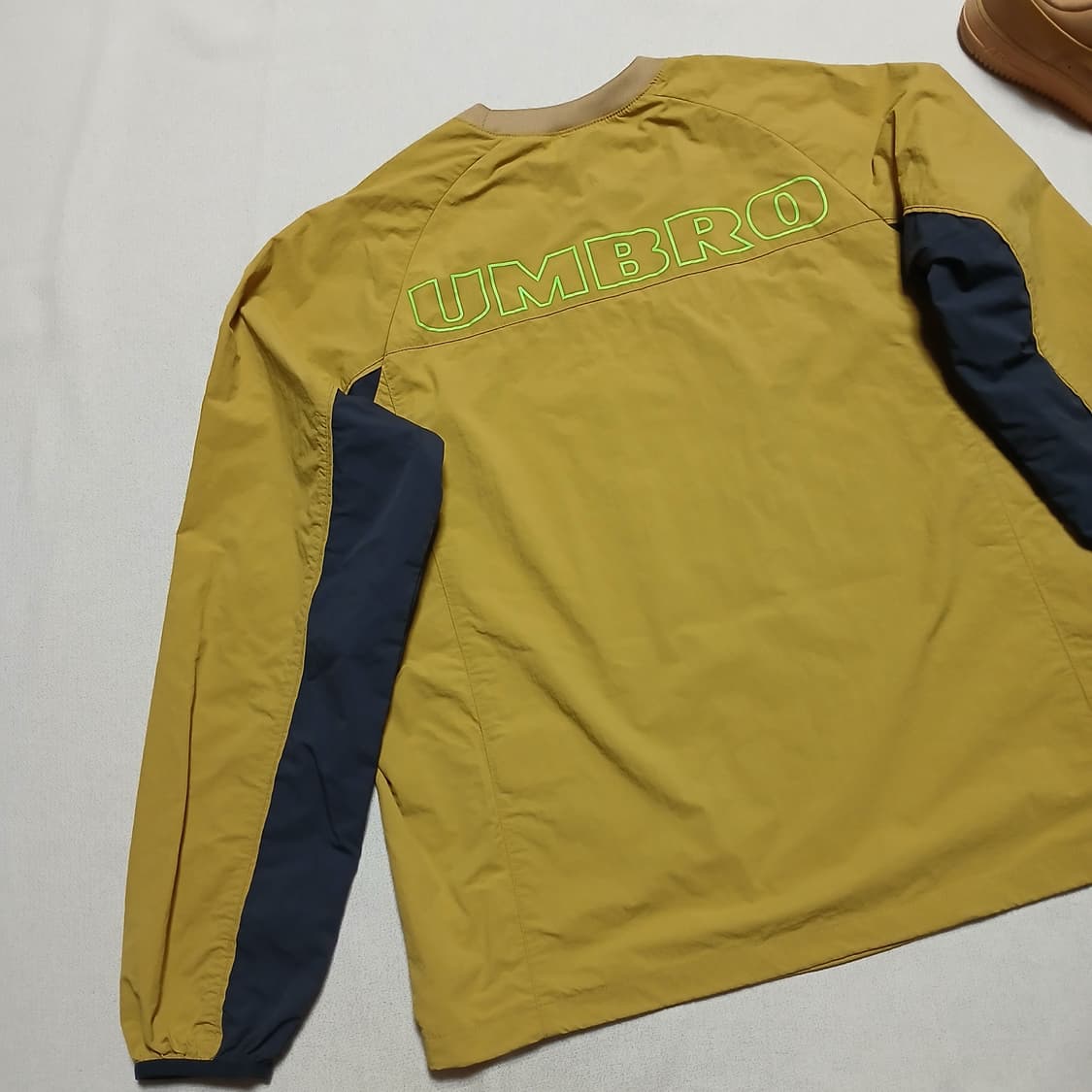 umbro 엄브로 돌섬FC 콜라보 웜업 맨투맨 바람막이 상품이미지4