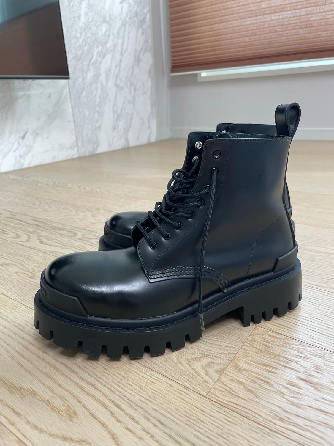 발렌시아가 스트라이크 부츠 41사이즈 팝니다 상품이미지1