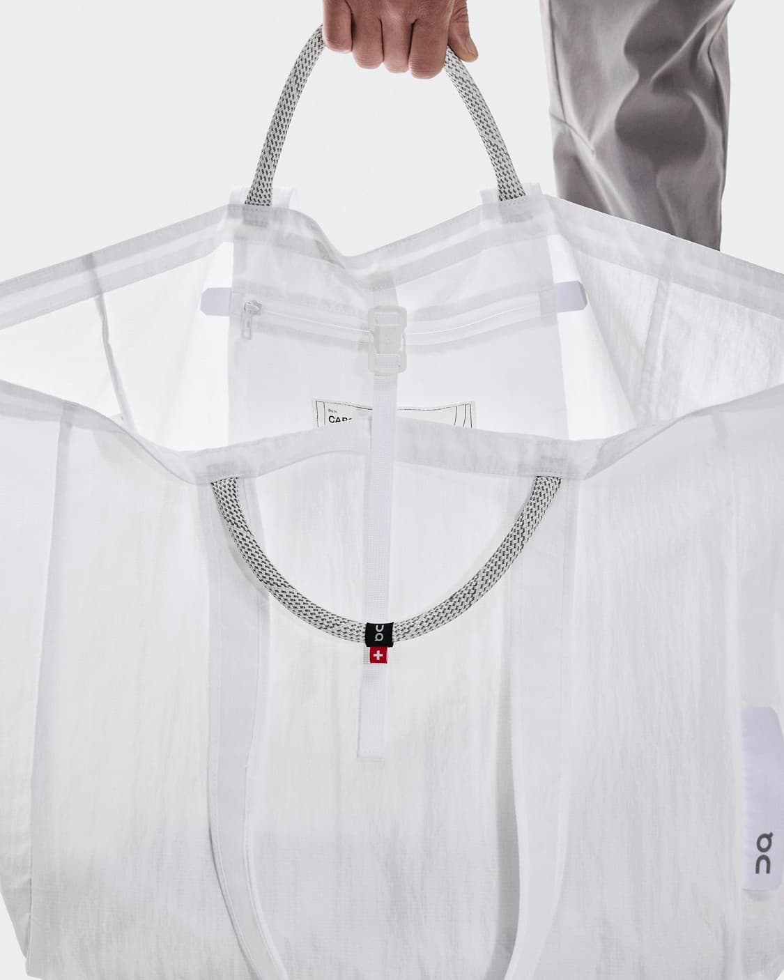 온 러닝 on running 카고팩 오버사이즈 토트백 화이트 상품이미지5