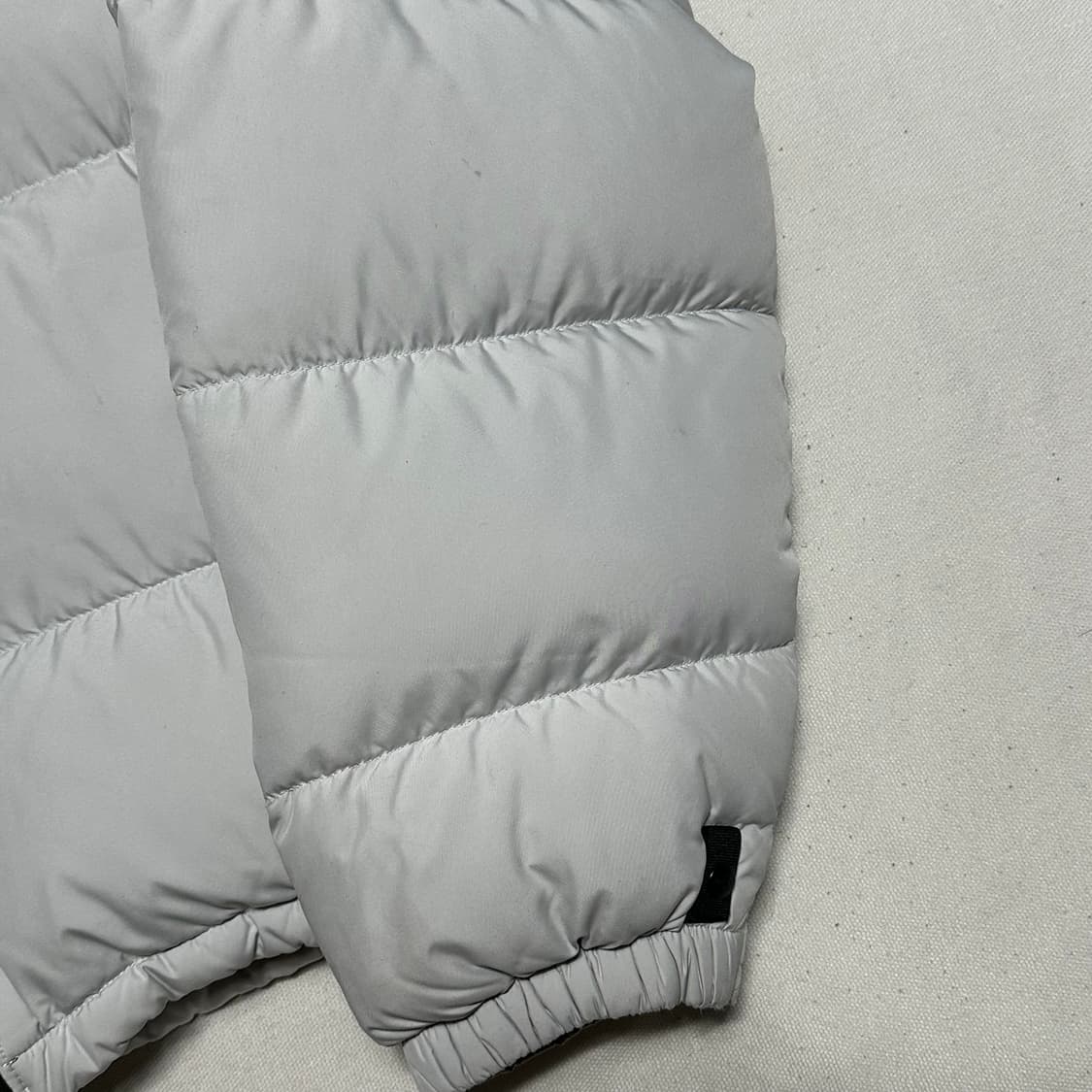 The North Face 그레이 눕시 패딩 상품이미지5