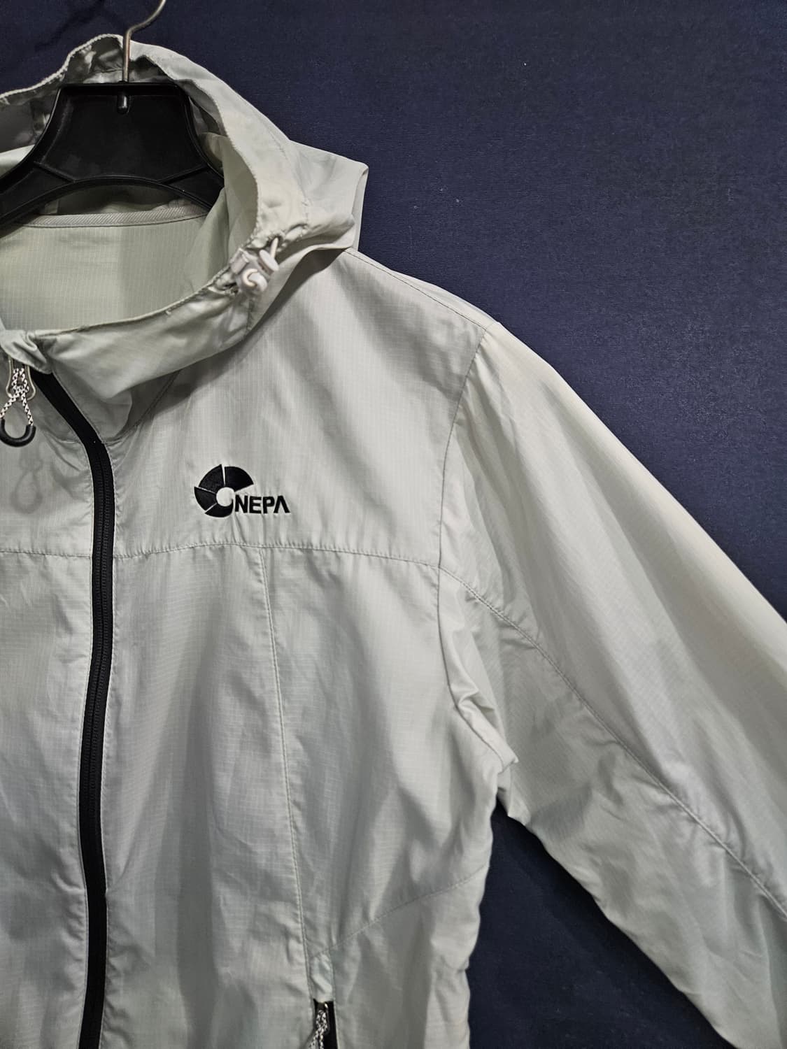 네파 라이트그레이 남성 슬림핏 95 홑겹 등산복 바람막이 자켓  상품이미지4