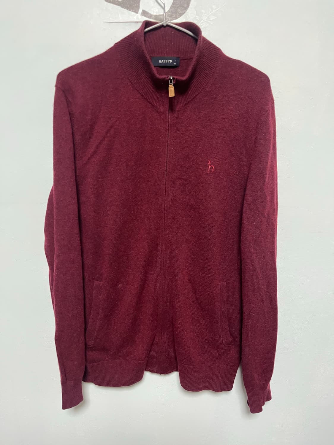 헤지스 버건디 니트 집업 상품이미지1