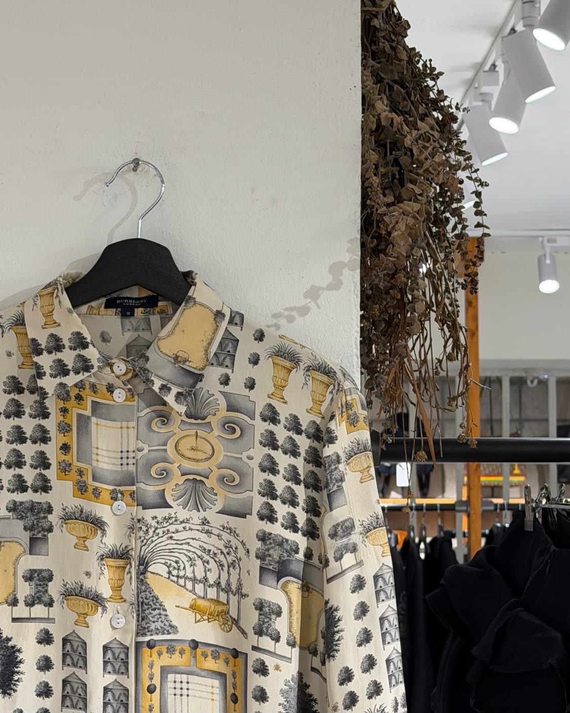 버버리 아이보리 옐로우 프린팅 셔츠  상품이미지3