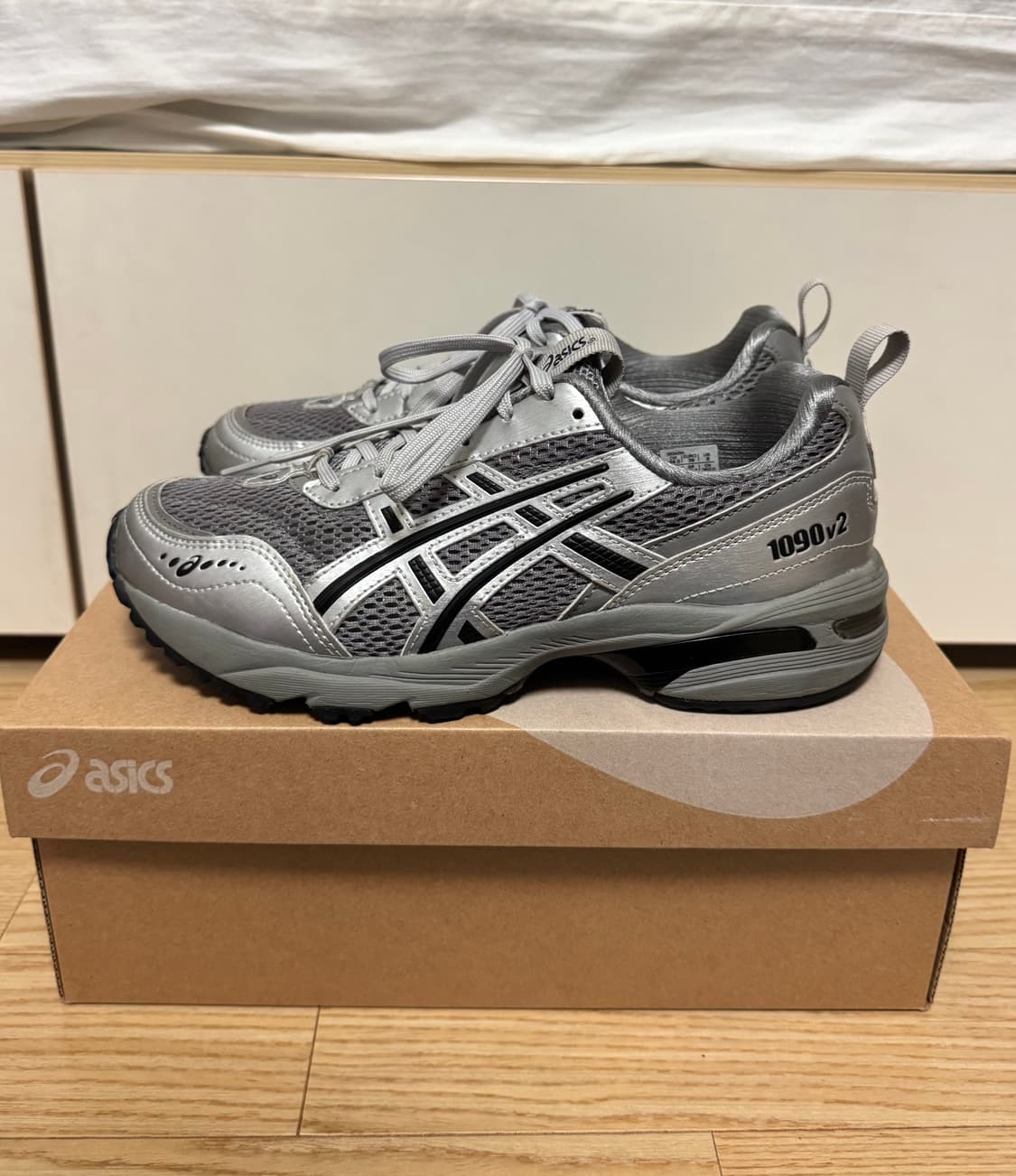 아식스 x 프레자 위워 젤 1090 V2 실버 상품이미지4