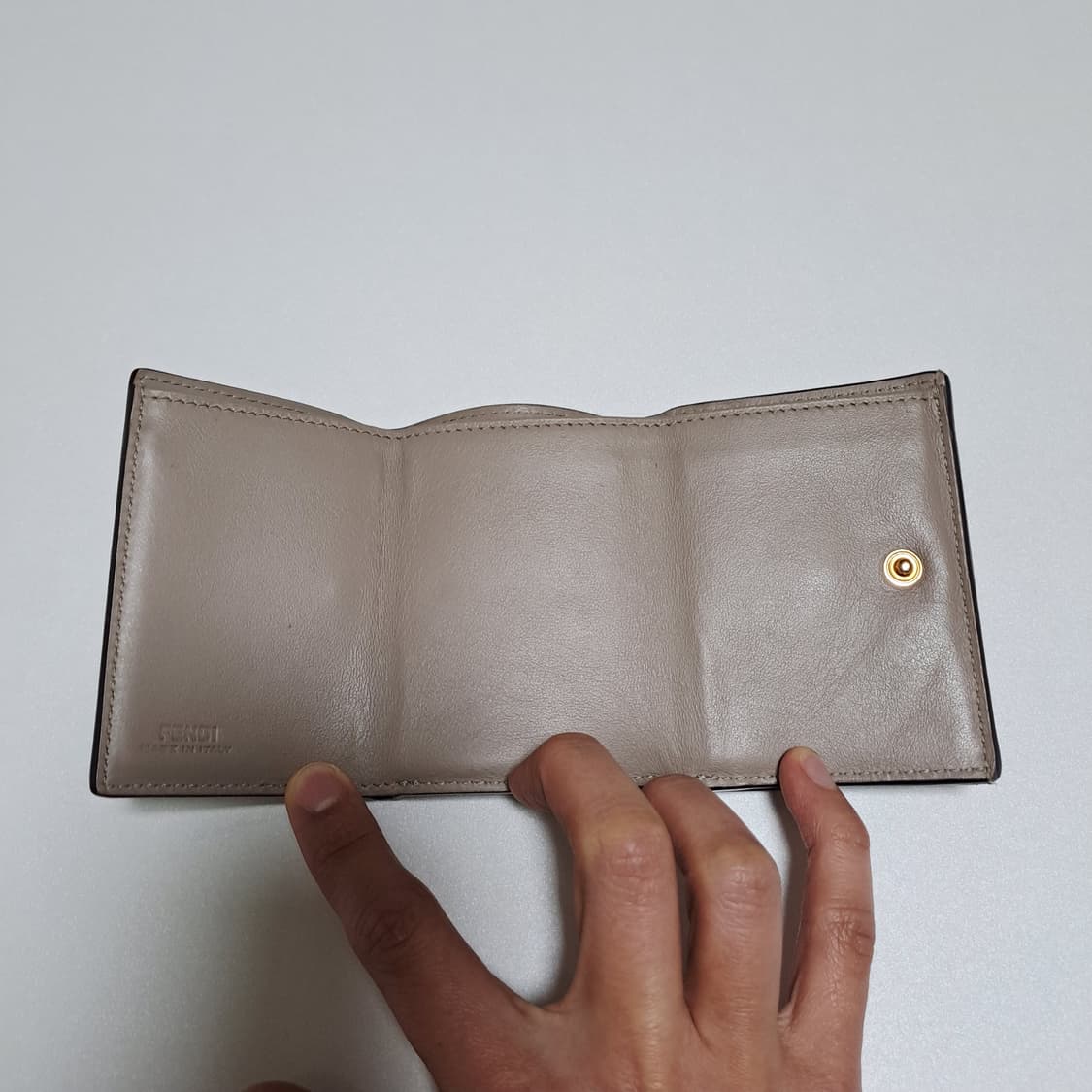 [100%/정품] 펜디 트리폴드 가죽 반지갑, 펜디지갑,펜디반지갑 상품이미지4