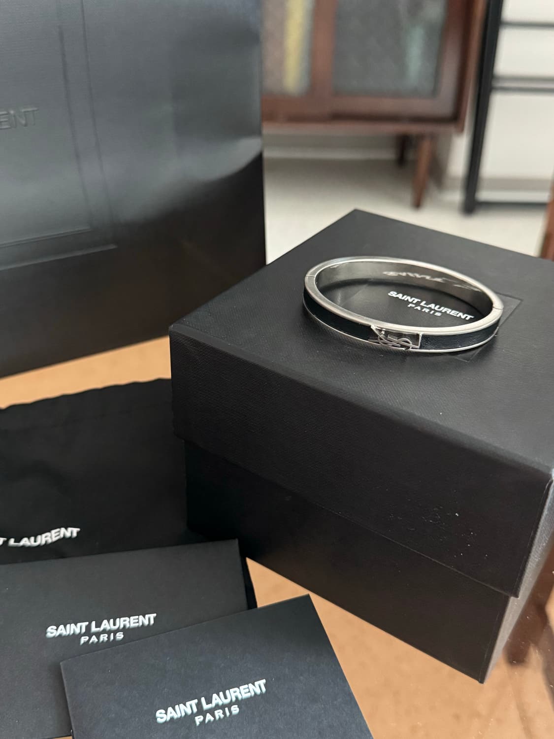 정가 105만 생로랑 카산드르 가죽 팔찌 상품이미지1