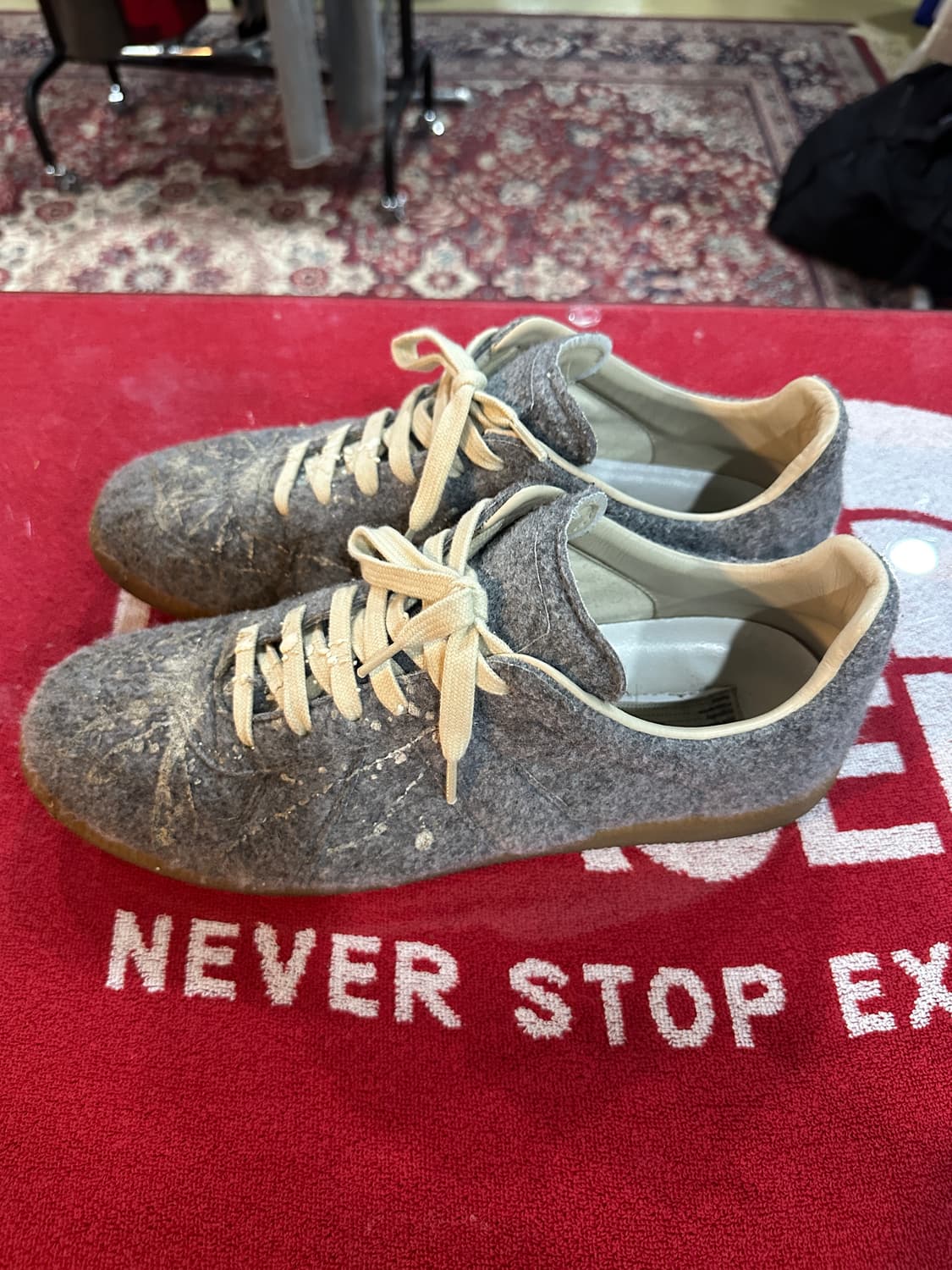 메종마르지엘라 펠트 페인팅 스니커즈280 상품이미지2