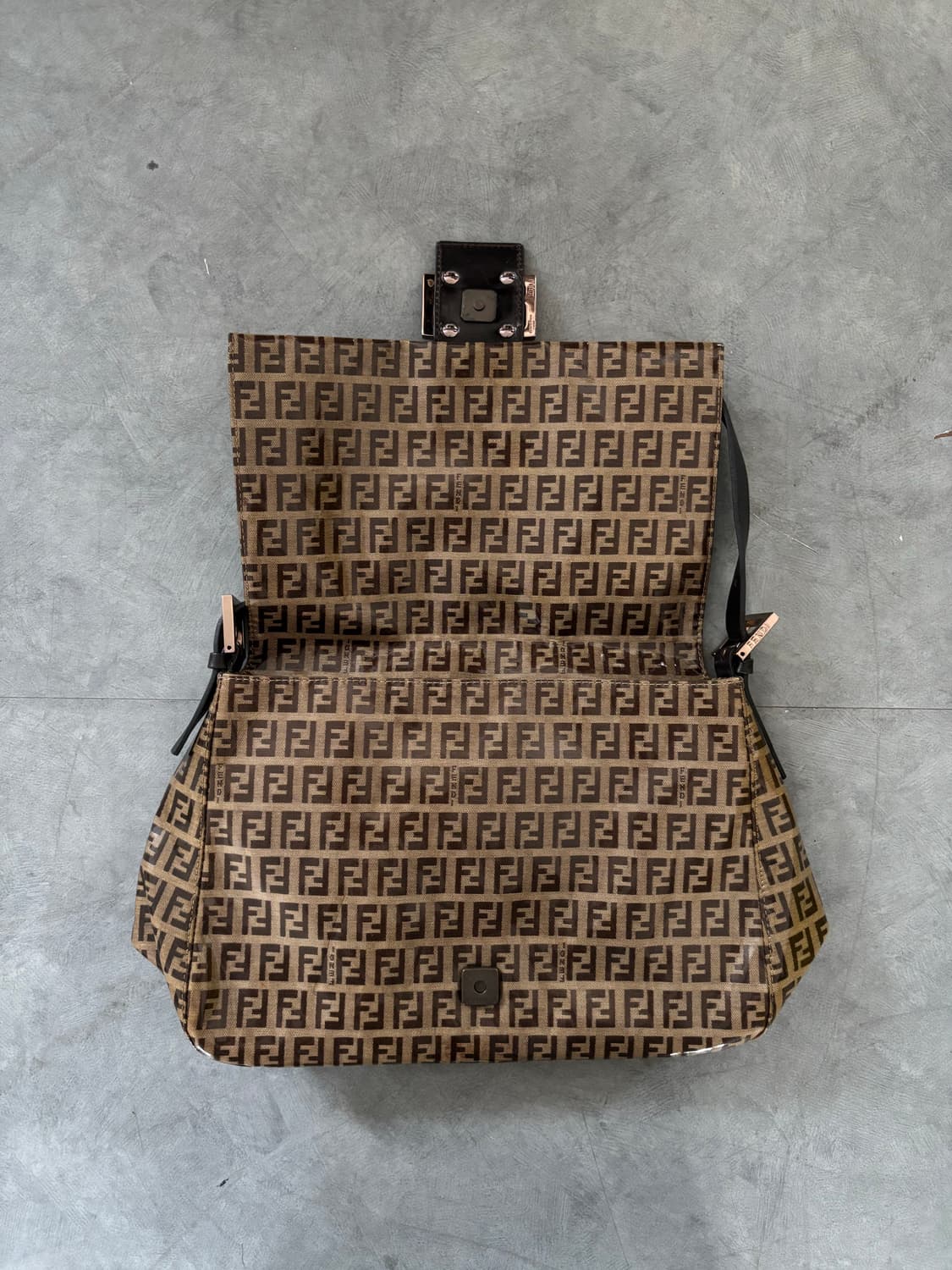 Fendi 펜디 PVC 주카 맘마 백 상품이미지3