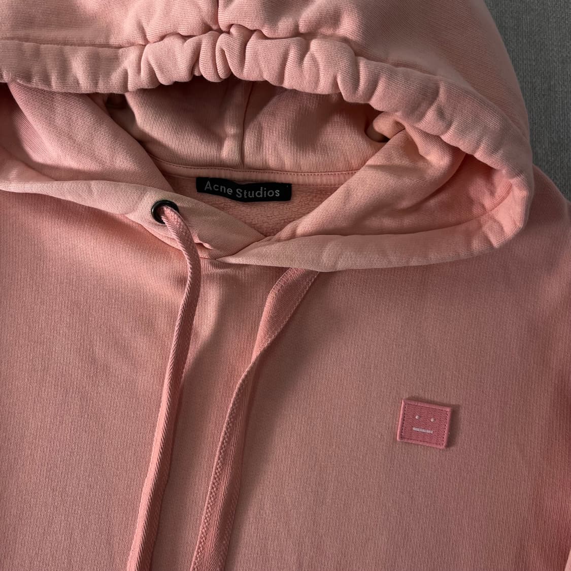 100 아크네스튜디오 페이스로고 딸기우유 후드티 상품이미지2